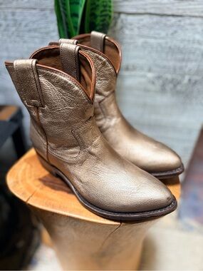 Frye | "Billy Short" Western Metallic Gold Pull-On Ankle Boots - Women's 7